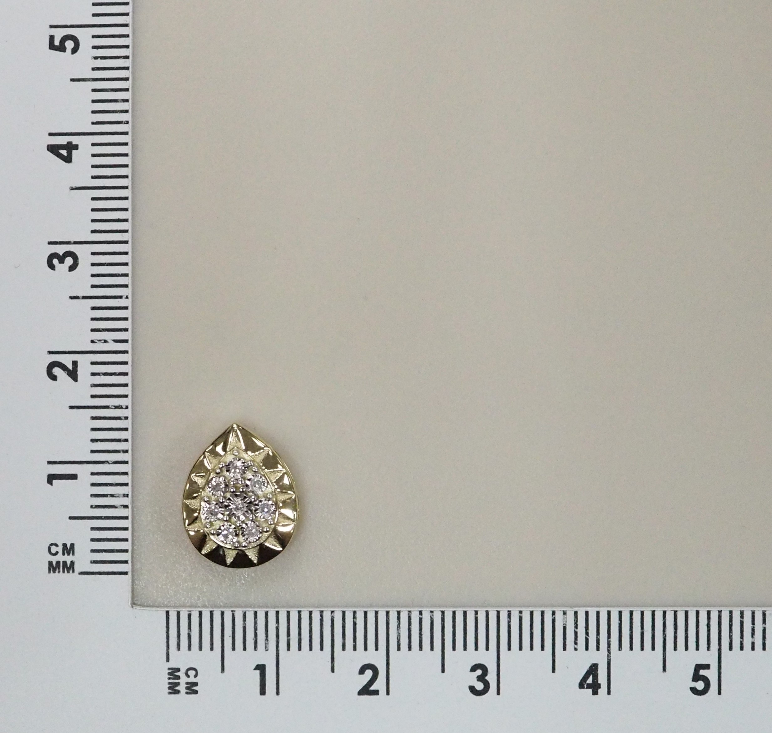 Подвеска из желтого золота с бриллиантами